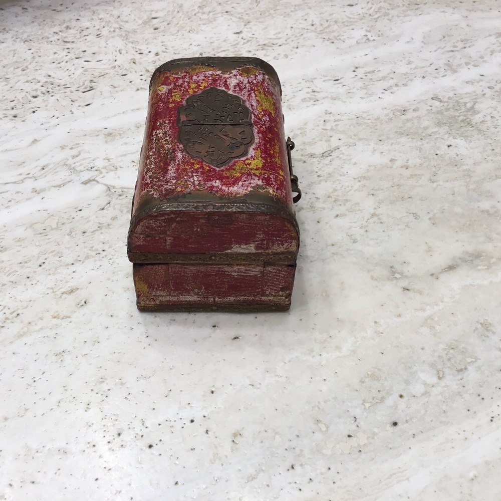 Vintage Miniature Wooden & Brass Treasure Trunk - Picture 5 of 8